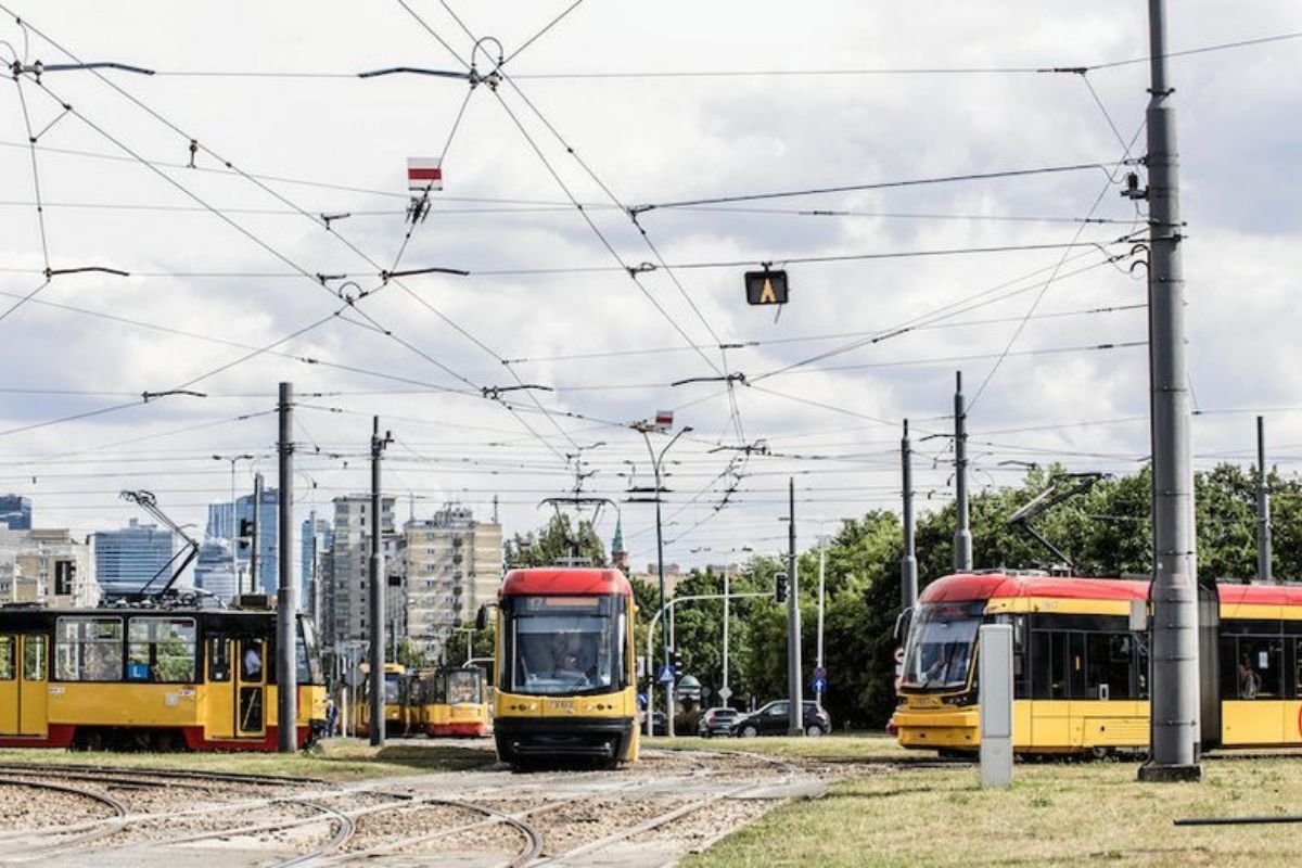 Warszawa zakupi 213 nowych niskopodłogowych tramwajów. Powstaną także cztery nowe trasy.