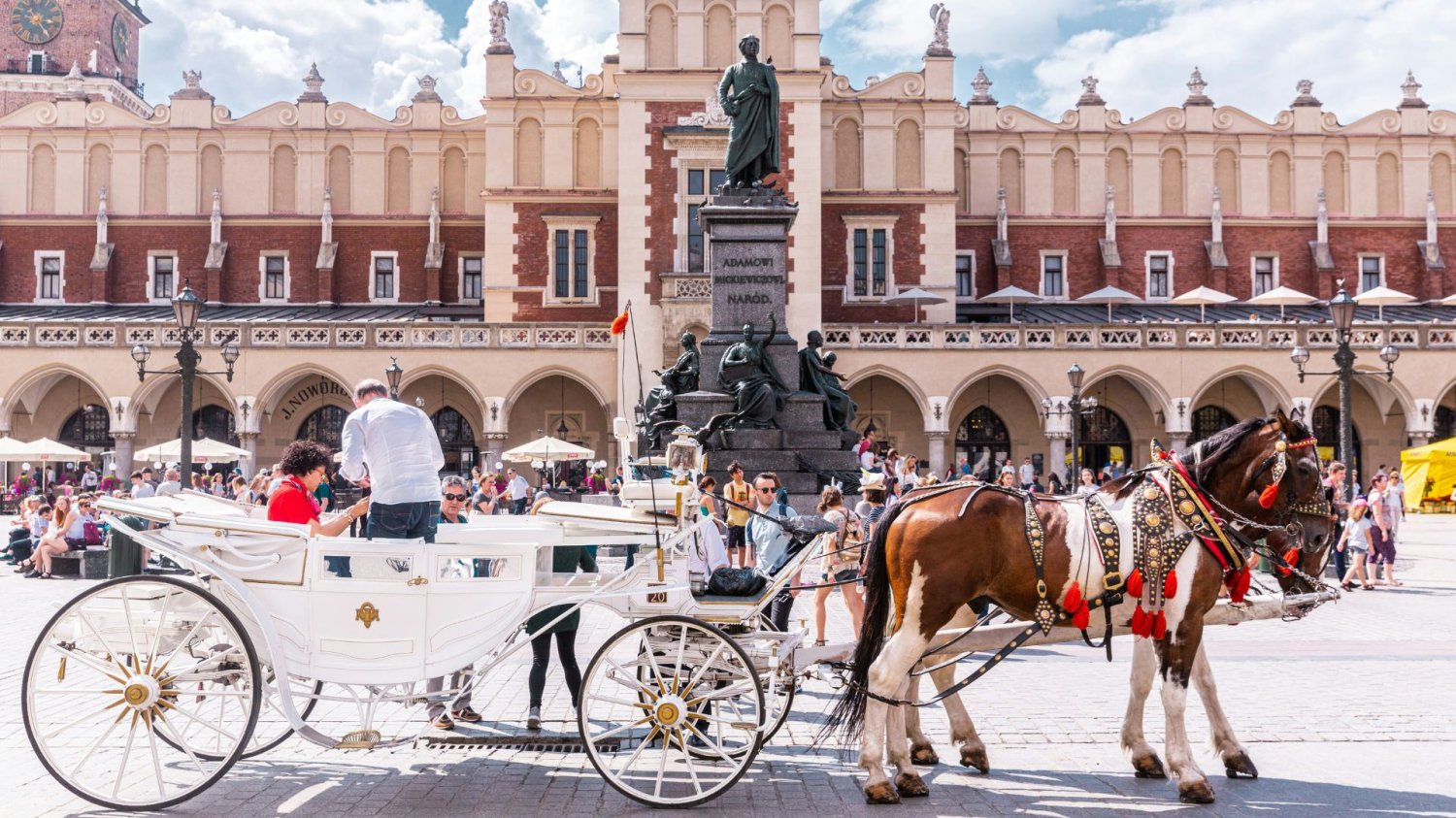 Kraków numerem jeden w rankingu Leisure Lifestyle Awards. Świat oszalał na punkcie Polski. Rynek w Krakowie.