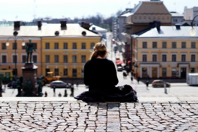 Kobieta w Helsinkach.