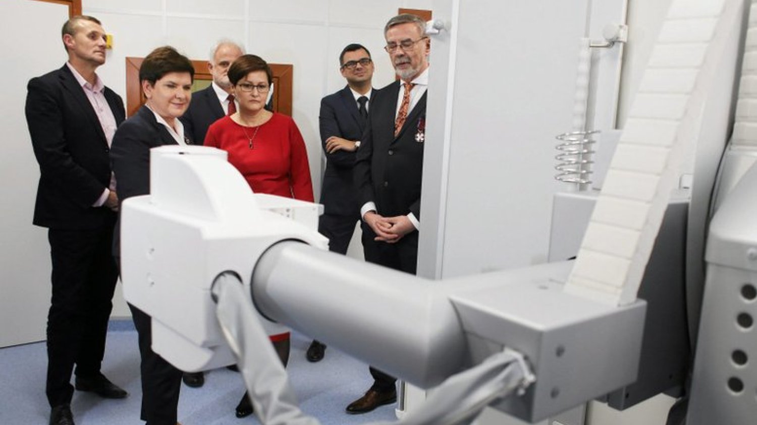 Beata Szydło i Sabina Bigos-Jaworowska podczas uroczystego otwarcia nowej pracowni rezonansu magnetycznego w Szpitalu Powiatowym im. św. Maksymiliana w Oświęcimiu