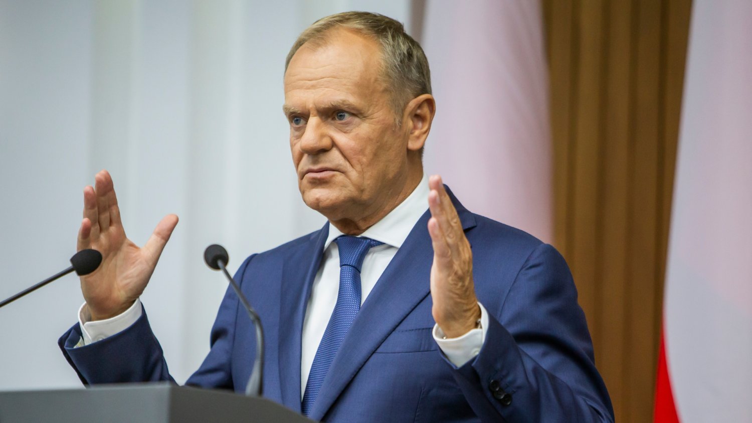 Rząd wprowadza zmiany w 800 plus. Automatyzacja wchodzi do portfeli Polaków Donald Tusk, który przemawia.