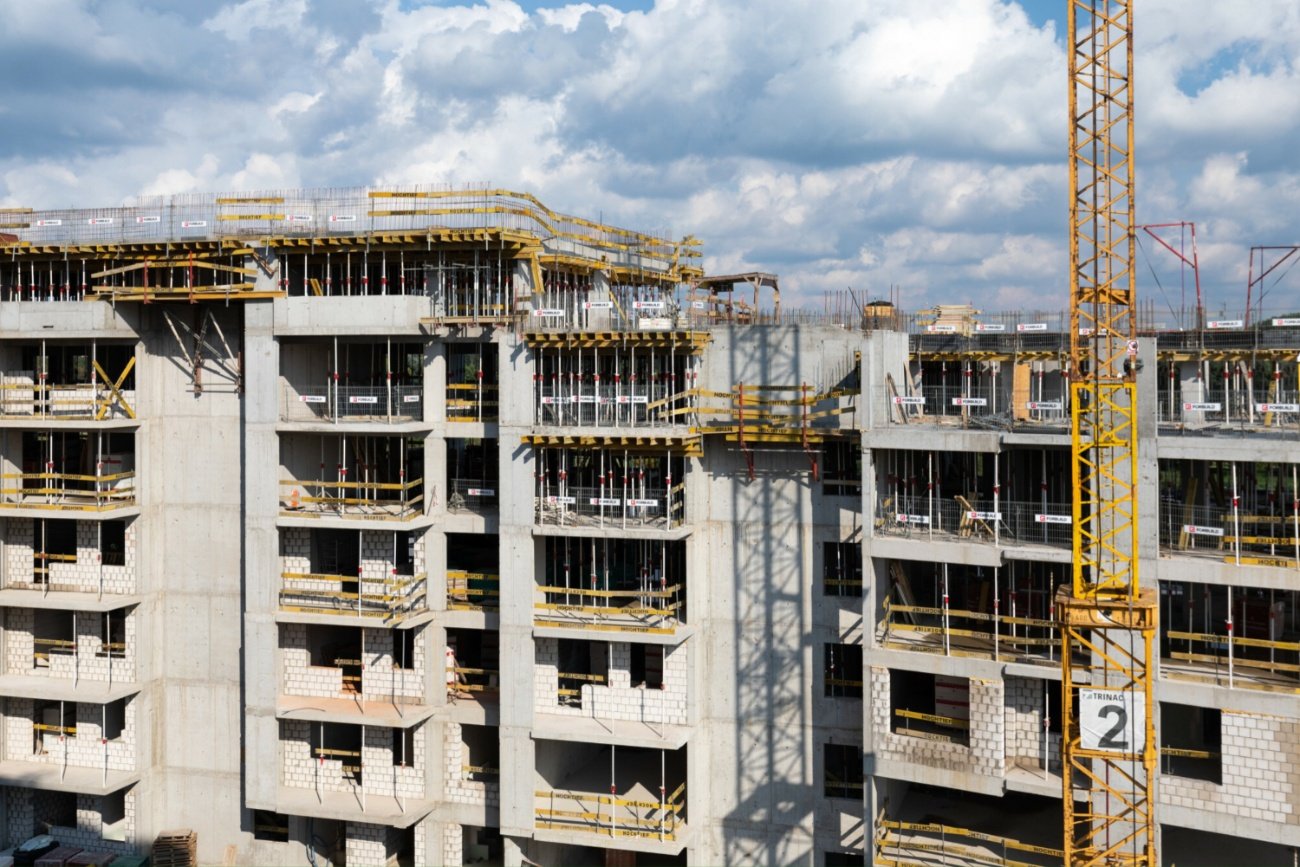 Budowa bloku mieszkalnego.
