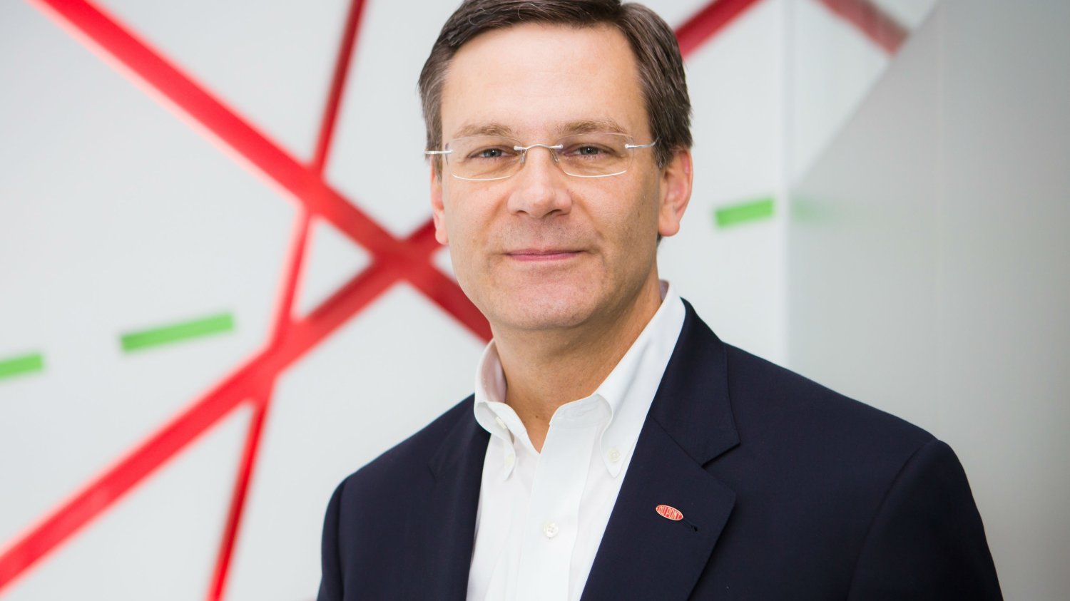 James C. Collins - wiceprezes firmy DuPont: Muszę powiedzieć, że sam byłem zdziwiony jak wiele innowacyjnych projektów powstaje w naszym [warszawskim - przyp. red.] biurze.