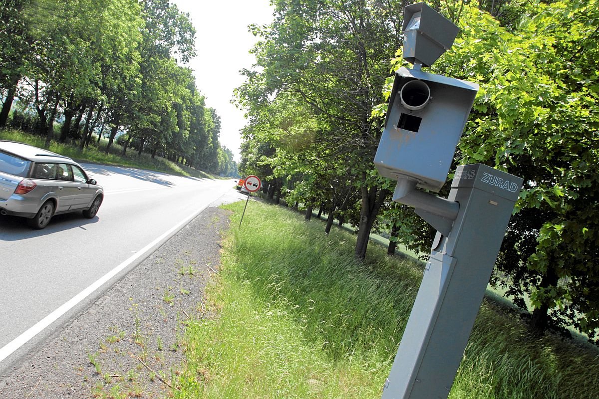 Urzędnicy GITD pozwolili przedawnić się wykroczeniom wartym łącznie miliony złotych, a żeby zbyt skuteczny system nie psuł im statystyk... programowali urządzenia nawet na 30 km/h powyżej dozwolonej prędkości.