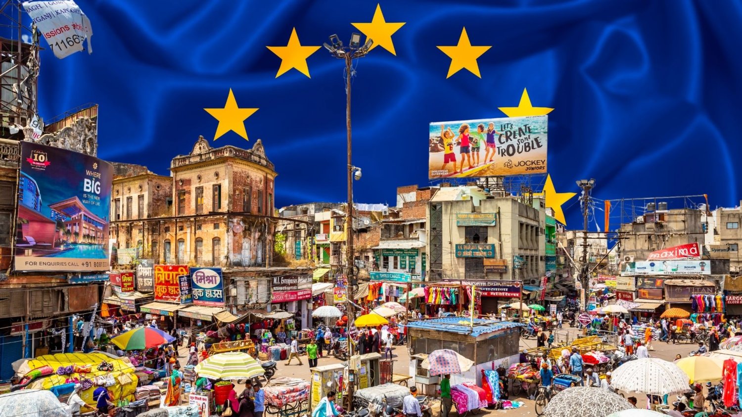 Było Mercosur, teraz czas na Indie. Nowa umowa nie dotyczy rolników, ale mają swoje zdanie Zatłoczony bazar w Delhi na tle flagi UE. UE ma podpisać umowę handlową z Indiami.