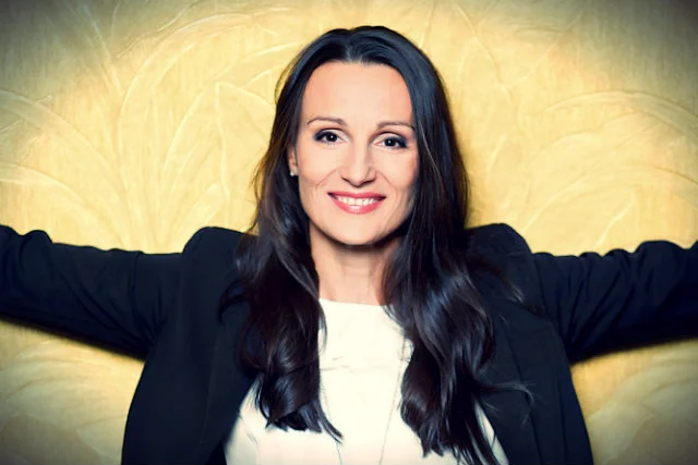 Anna Szubert zwraca uwagę na fakt, że nie wystarczy budowanie marki na portalach społecznościowych. Najważniejszy jest jest prawdziwy kontakt, z ludźmi, którzy moga nam pomóc w kreowaniu własnego biznesu.