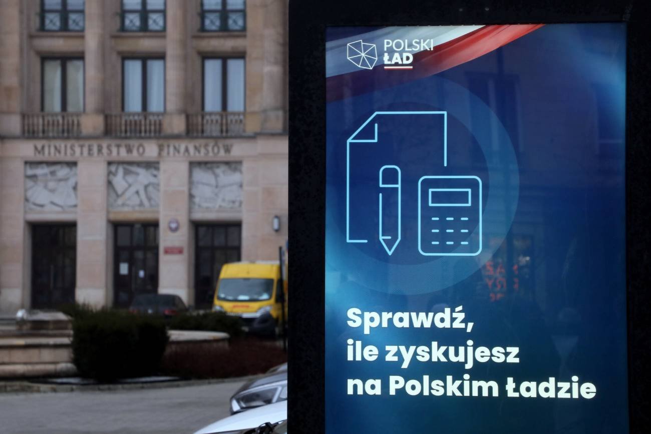 Baner Polski Ład, w tle Ministerstwo Finansów