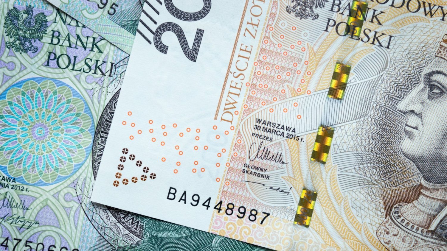 GUS ujawnia dane. Tyle wyniosła inflacja w Polsce we wrześniu Banknoty ułożone na sobie na wierzchu banknot 20 zł.