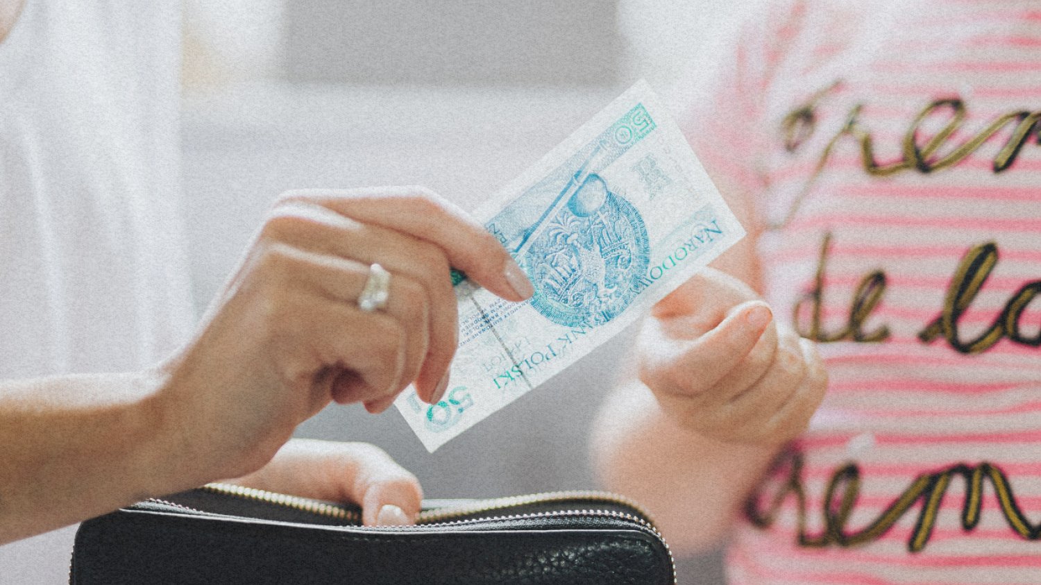 Rada Ministrów ogłosiła, że od 1 stycznia 2026 roku płaca minimalna wzrośnie do 4806 zł brutto, a stawka godzinowa do 31,40 zł.