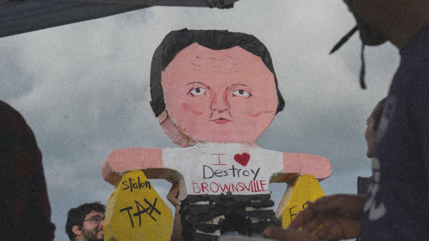 Kukła Elona Muska podczas protestu.
