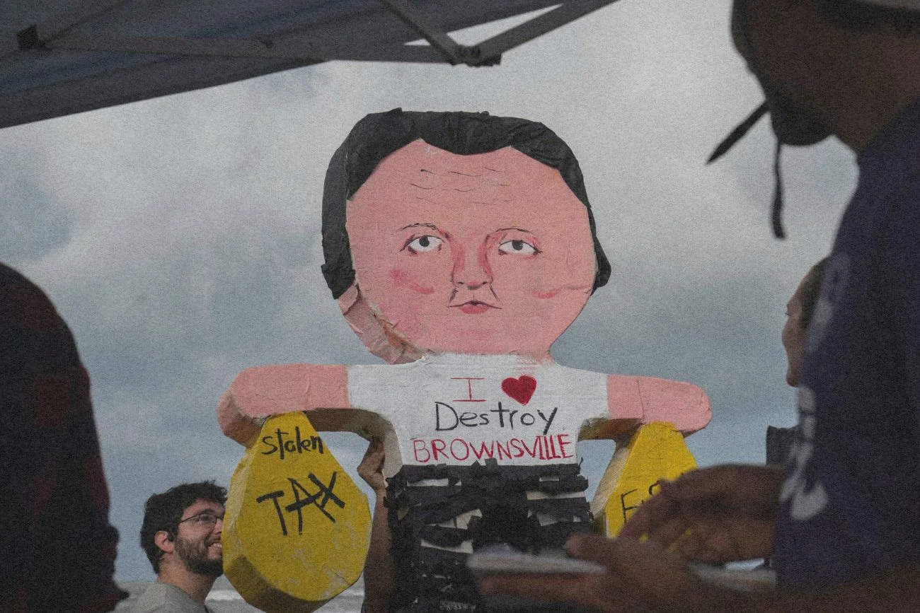 Kukła Elona Muska podczas protestu.