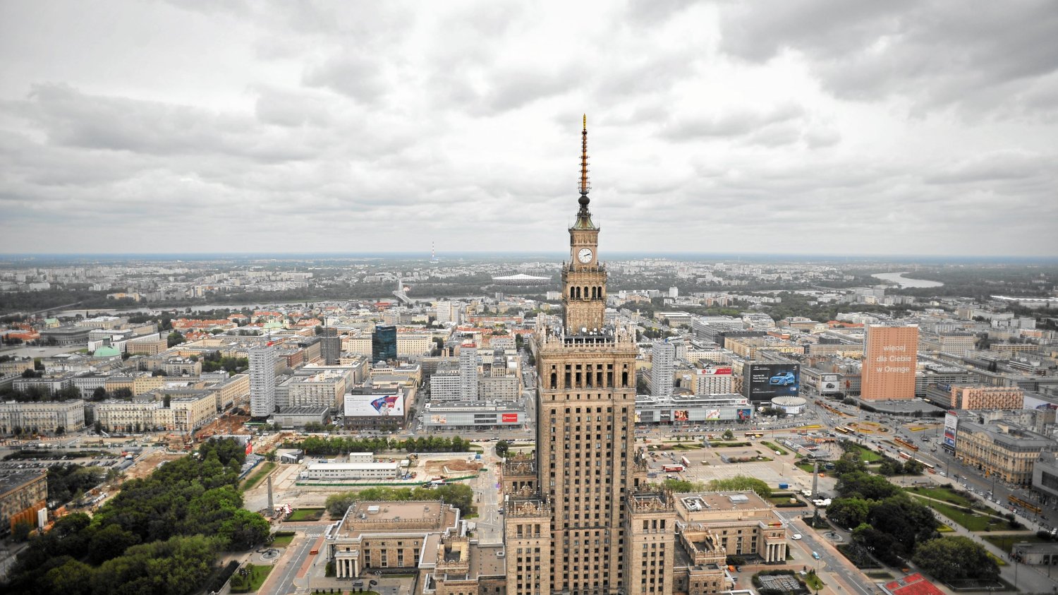 Rozpoczęło się czyszczenie Pałacu Kultury i Nauki. Będzie z powrotem biały