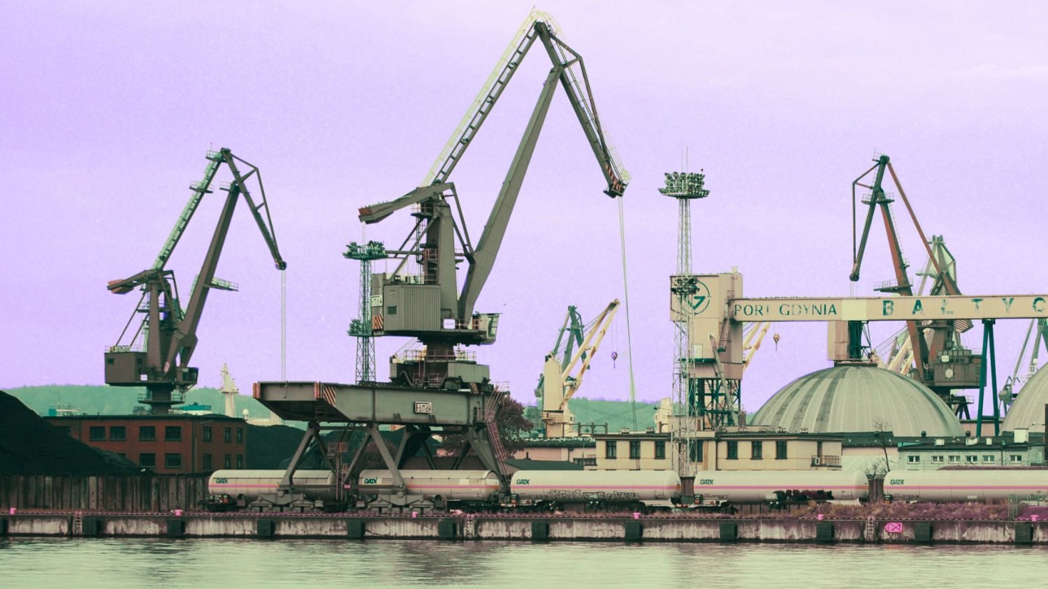 Polska z nową bramą na świat. Co wiemy o porcie w Świnoujściu? Port morski w Gdyni.