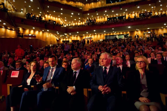 Prezentacji programu słuchali najważniejsi politycy PiS, w tym prezes Jarosław Kaczyński.