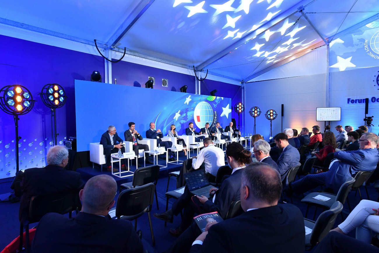 Ponad 4000 gości, 300 debat, 160 partnerskich firm i instytucji oraz 17 obszarów tematycznych. Tak w liczbach prezentuje się XXXI Forum Ekonomiczne w Karpaczu. Tegoroczna edycja konferencji gospodarczo-politycznej rozpocznie się już 6 września 2022 roku