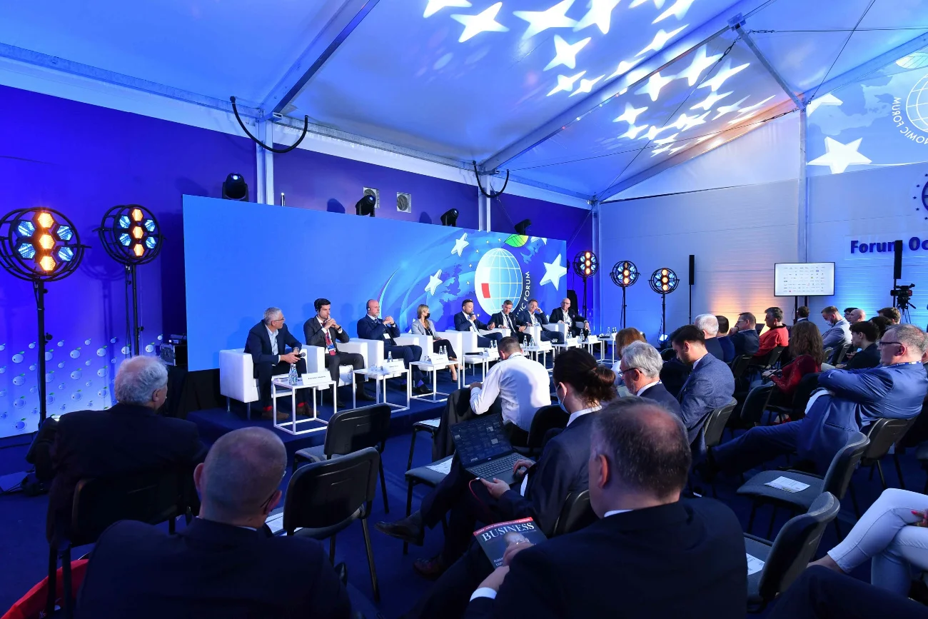 Ponad 4000 gości, 300 debat, 160 partnerskich firm i instytucji oraz 17 obszarów tematycznych. Tak w liczbach prezentuje się XXXI Forum Ekonomiczne w Karpaczu. Tegoroczna edycja konferencji gospodarczo-politycznej rozpocznie się już 6 września 2022 roku