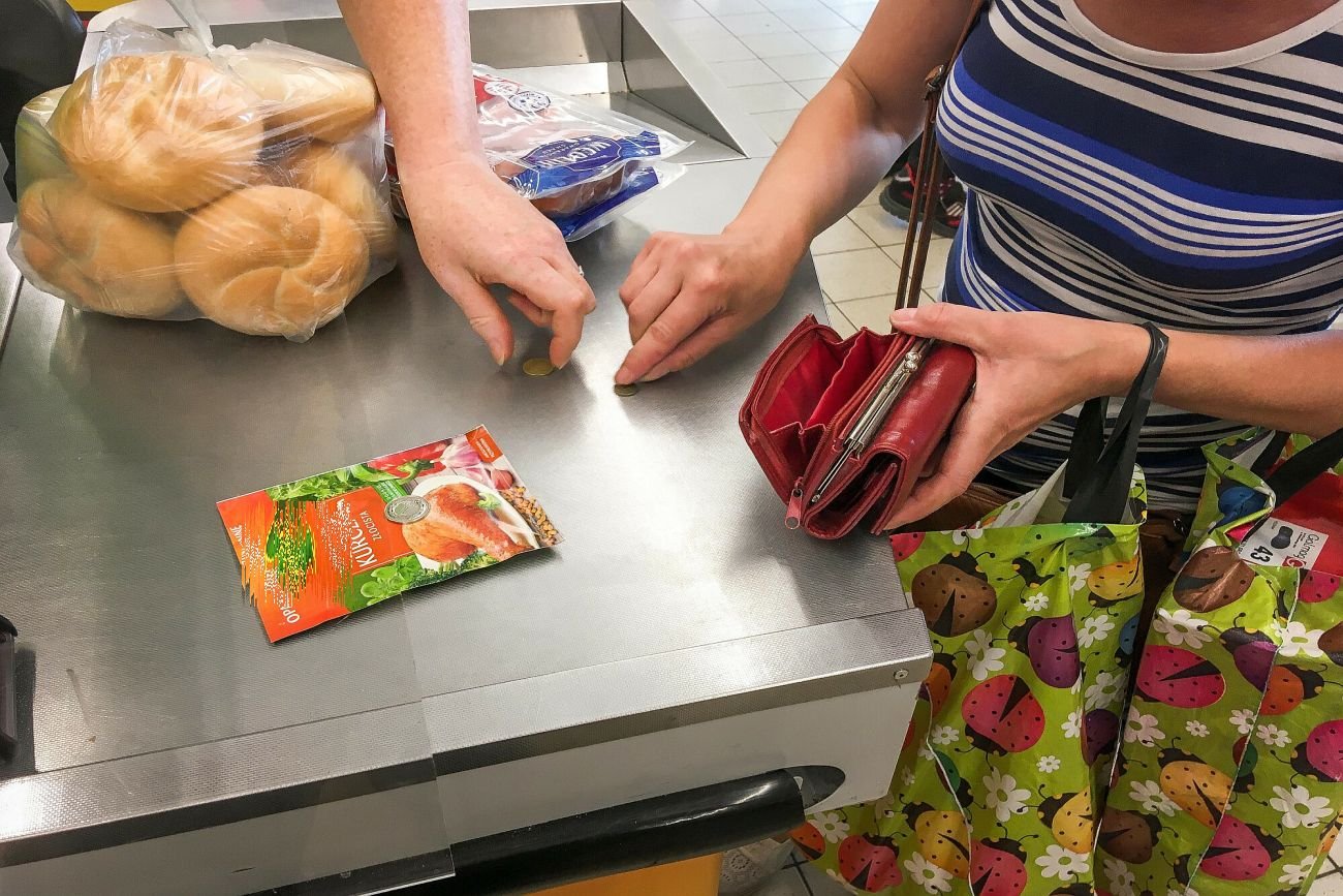 Od teraz w każdej kasie w Biedronce (oprócz samoobsługowych) będzie można wypłacić pieniądze.