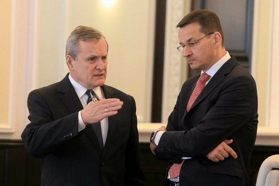 Wicepremier Mateusz Morawiecki (z prawej) i wicepremier Piotr Gliński.