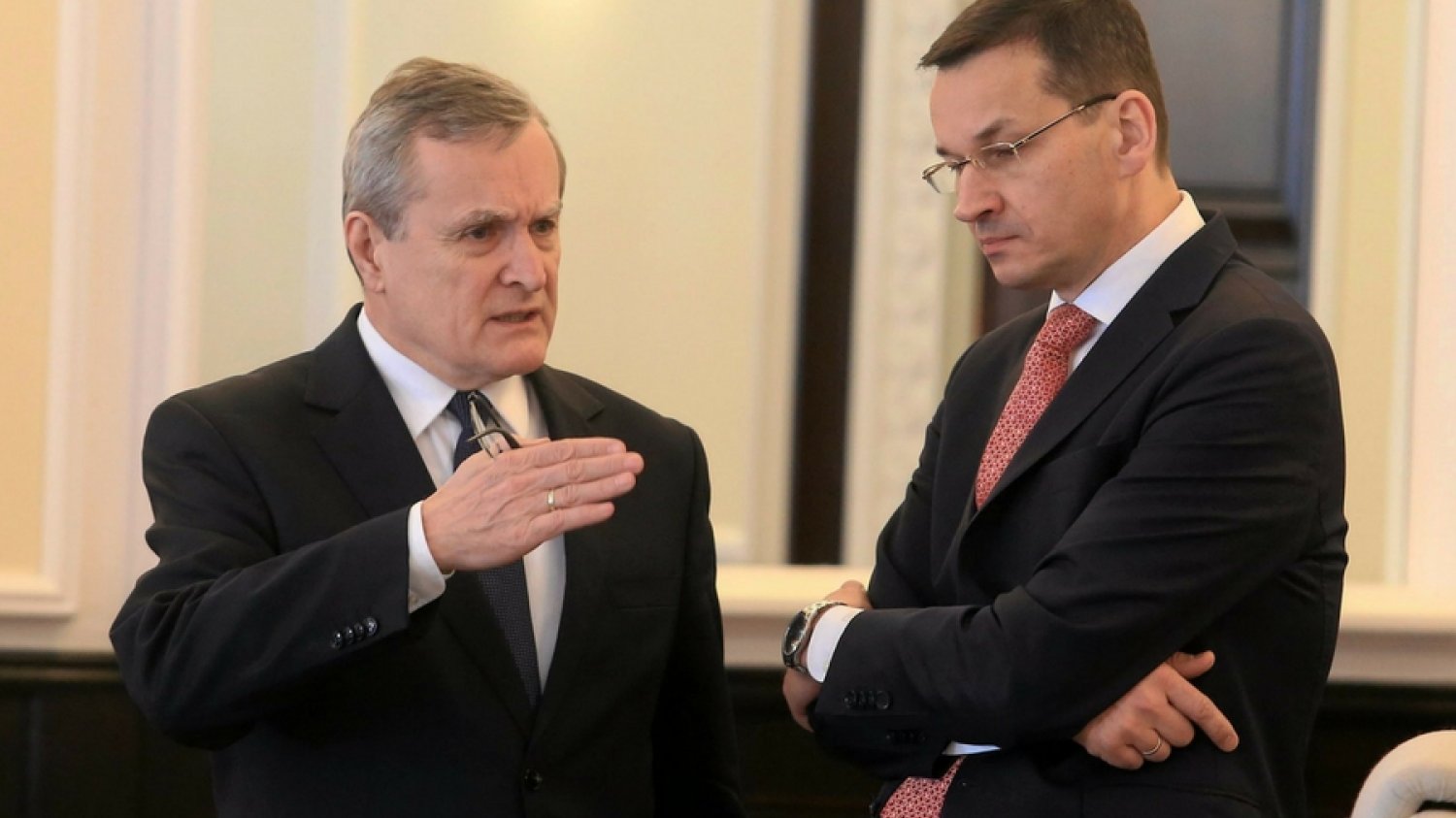 Wicepremier Mateusz Morawiecki (z prawej) i wicepremier Piotr Gliński.