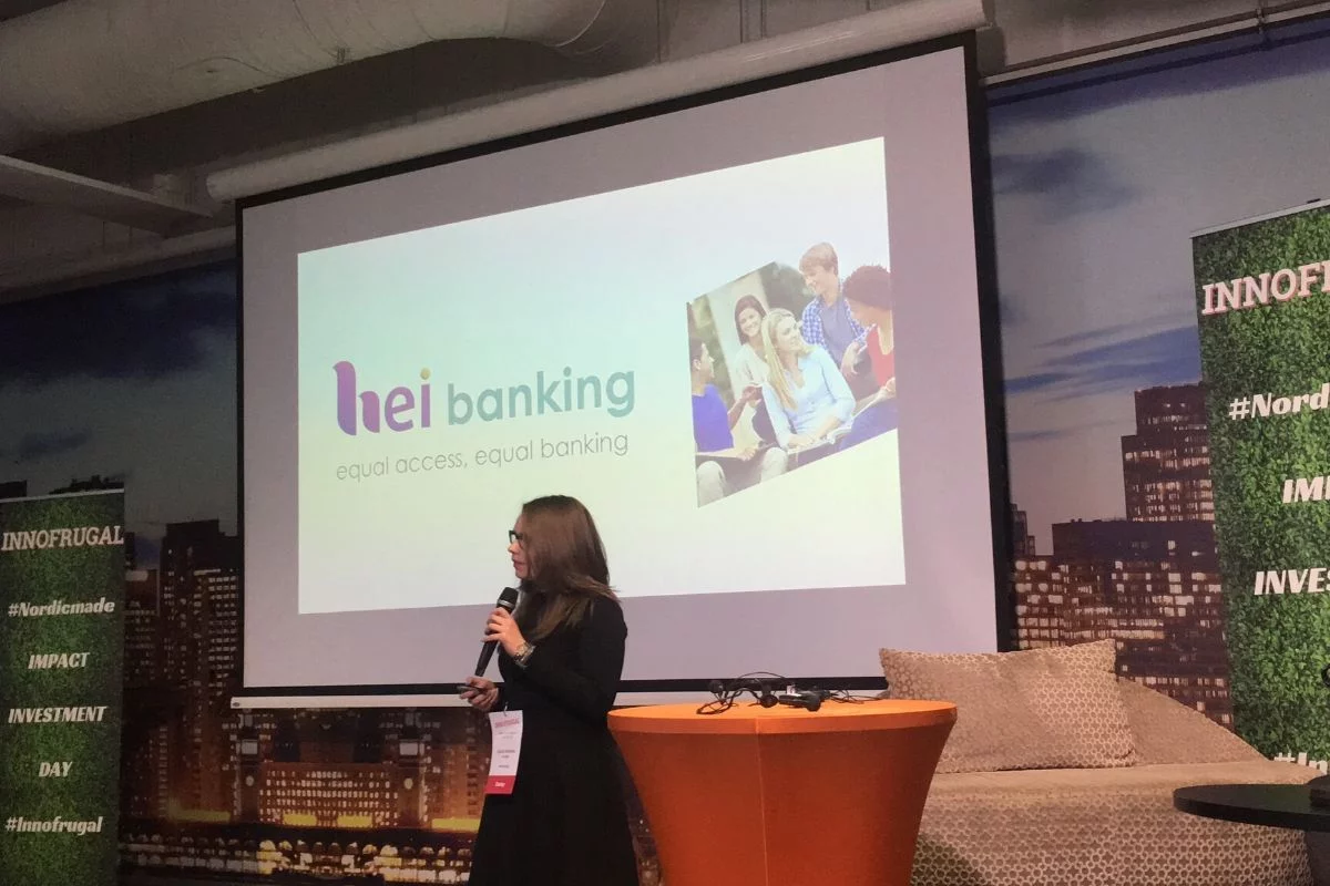 Sylwia podczas prezentacji swojego przebojowego pomysłu na start-up Hei Banking podczas Start-up Weekend Oslo.