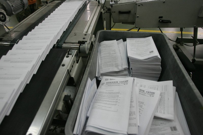 "Chwiejność prawa bije rekordy". 3,5 h dziennie - tyle trzeba na przeczytanie przepisów wprowadzonych w jeden kwartał 2015 roku