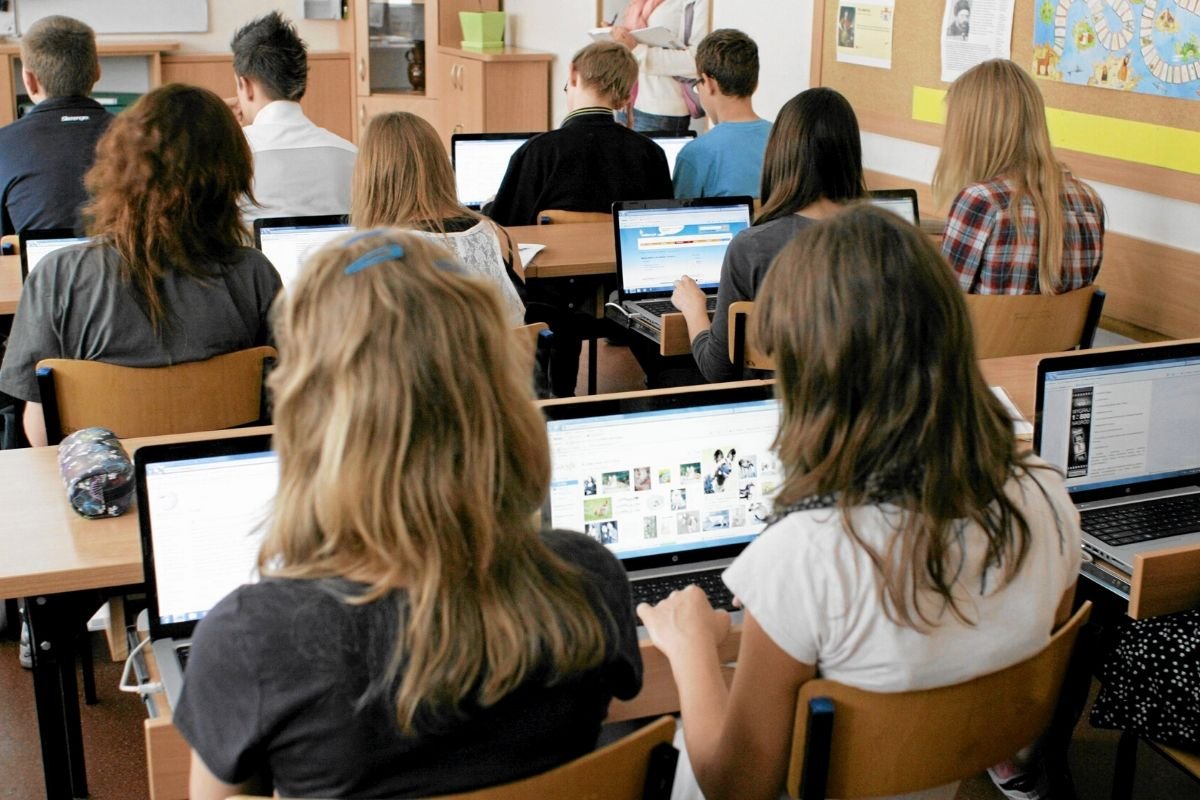 Brytyjska Partia Pracy obiecała, że jeśli wygra wybory, w ciągu 10 lat doprowadzi darmowy szerokopasmowy internet do wszystkich domów i firm.