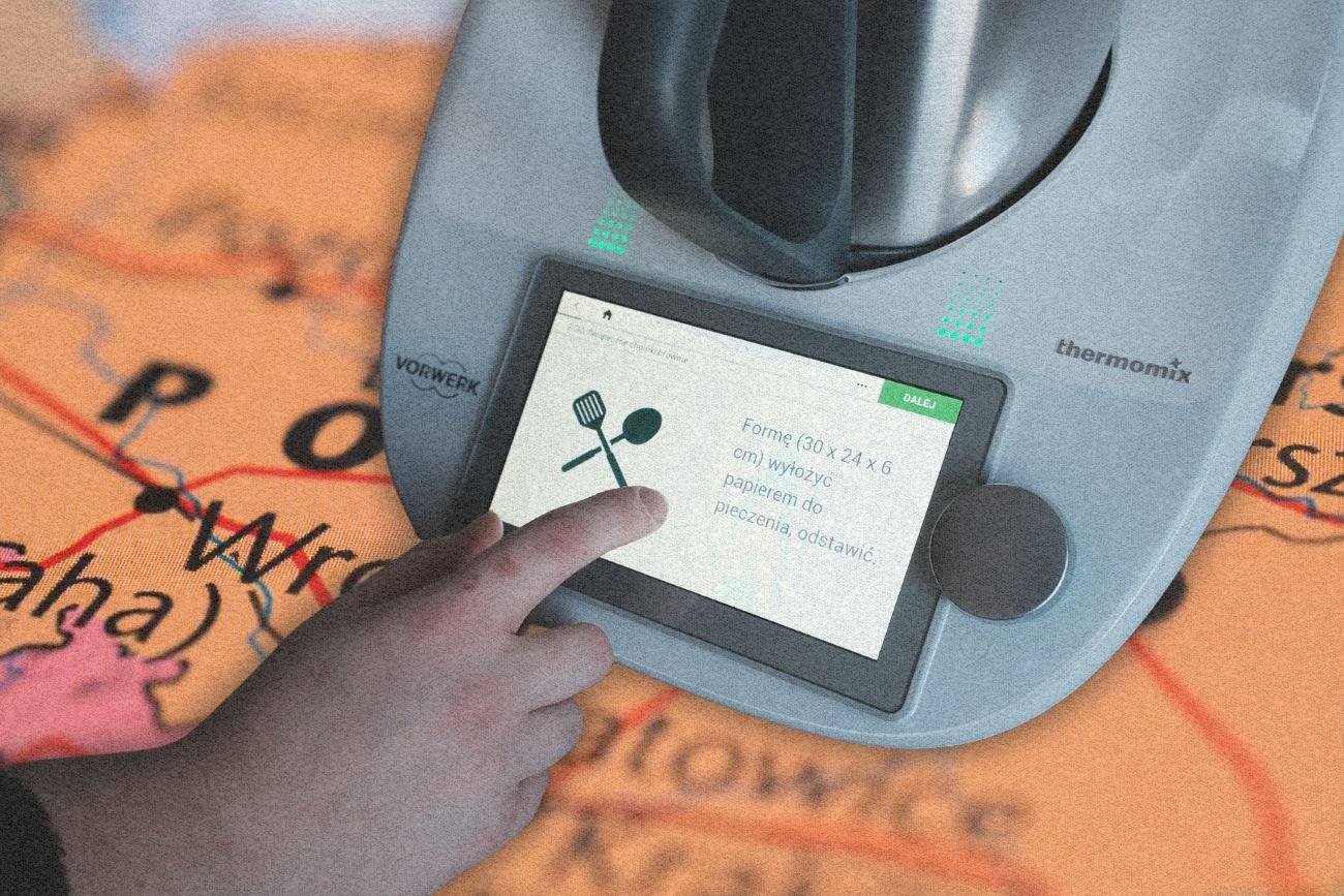 Thermomiks na tle mapy Polski.