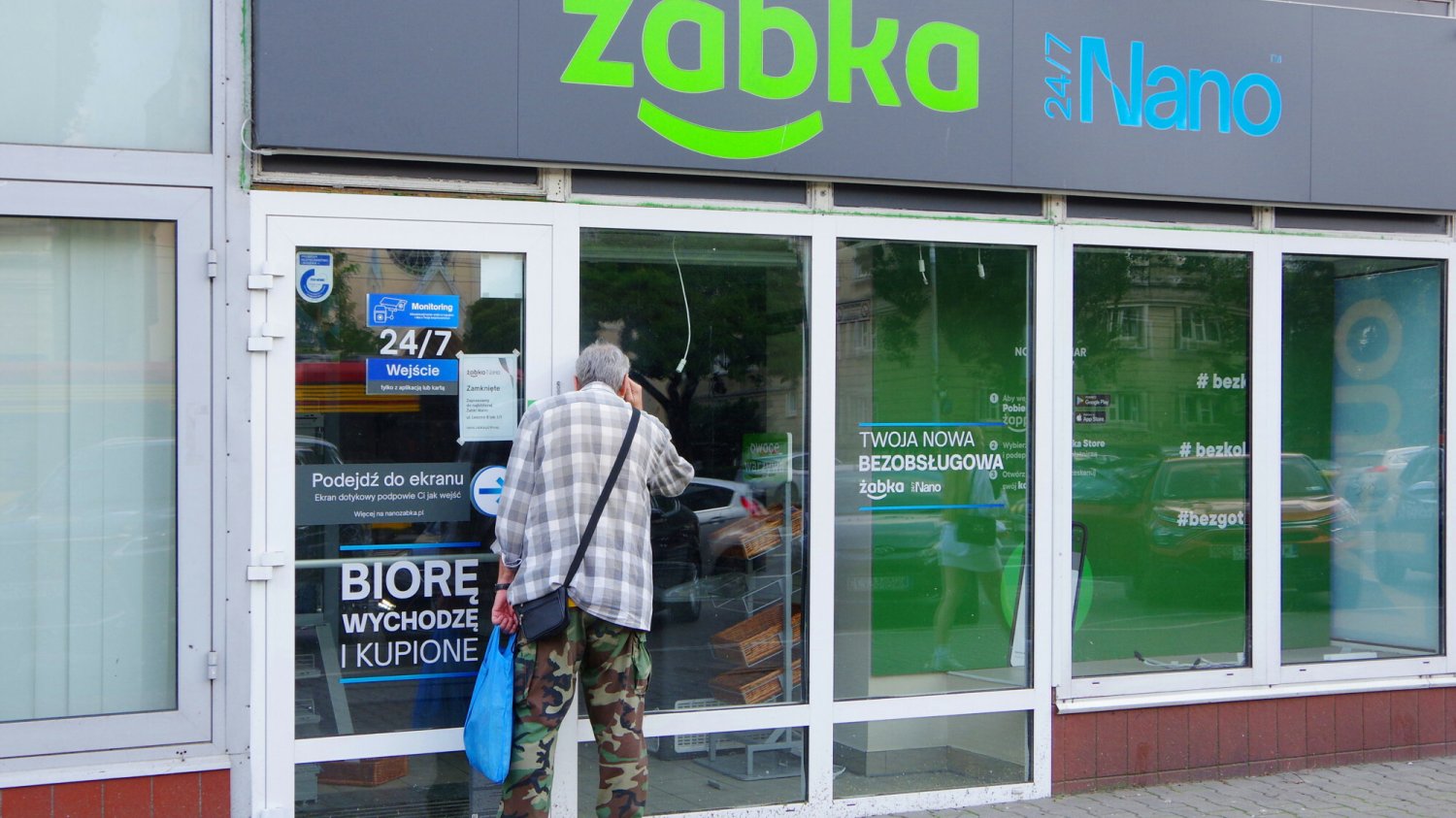 Plaga kradzieży w Żabkach – sprzedawcy idą na wojnę ze złodziejami
