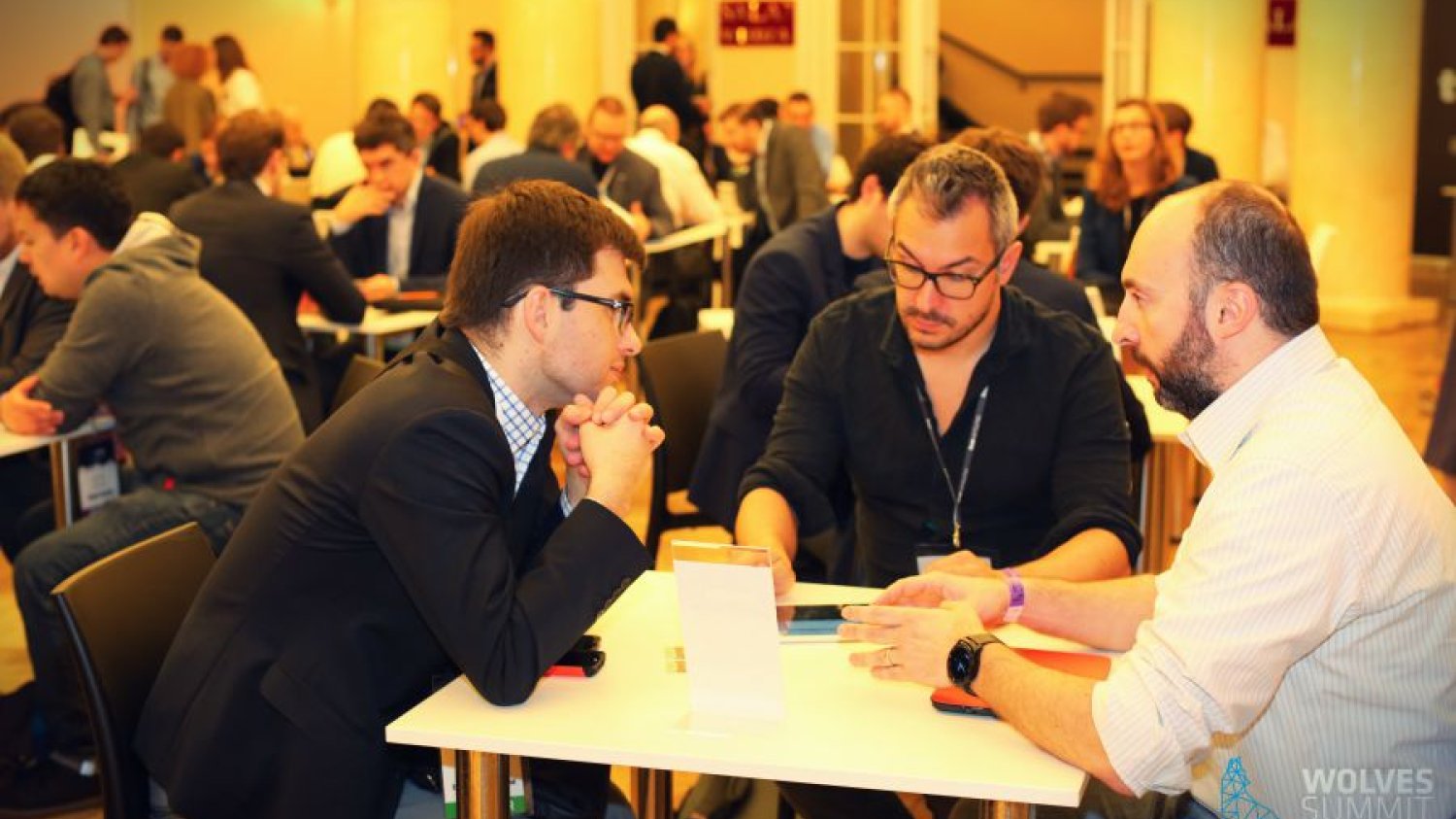 Tak wyglądają szybkie randki z inwestorami podczas Wolves Summit.