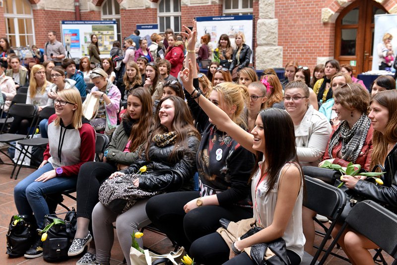 Do konkursu "Akademickie Biura Karier" mogą przystąpić uczelnie publiczne i niepubliczne. W ostatecznym rozrachunku korzyść z sukcesu tego programu odniosą studenci, ponieważ będą lepiej przygotowani do wejścia na rynek pracy