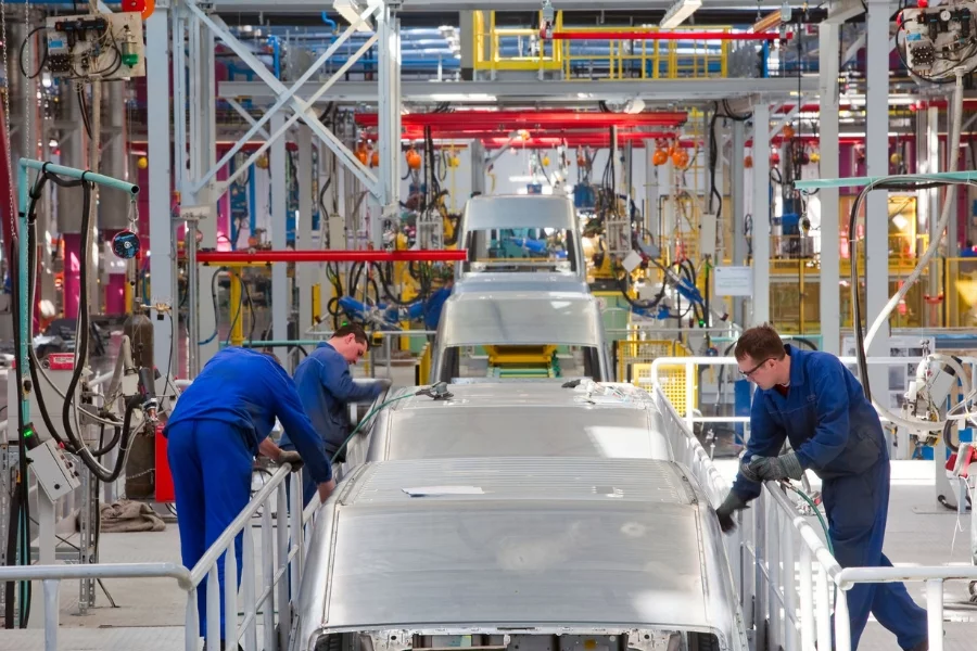 Automatyzacja i robotyzacja może sprawić, że roboty "przejmą" 800 mln miejsc pracy na świecie.