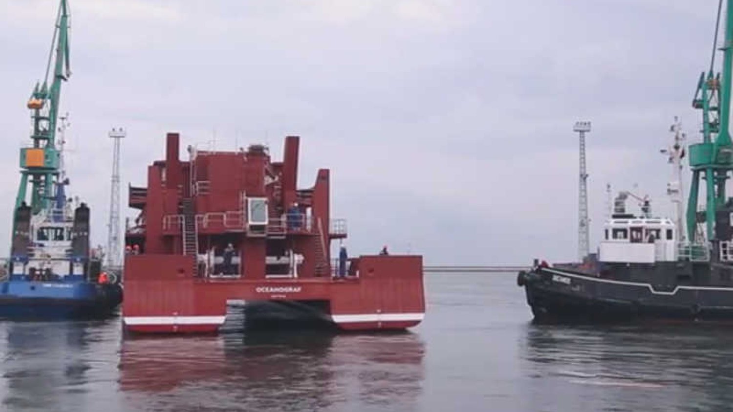 Najnowocześniejszy statek badawczo – naukowy "Oceanograf" jest już na wodzie. Na razie było to tzw. wodowanie techniczne.