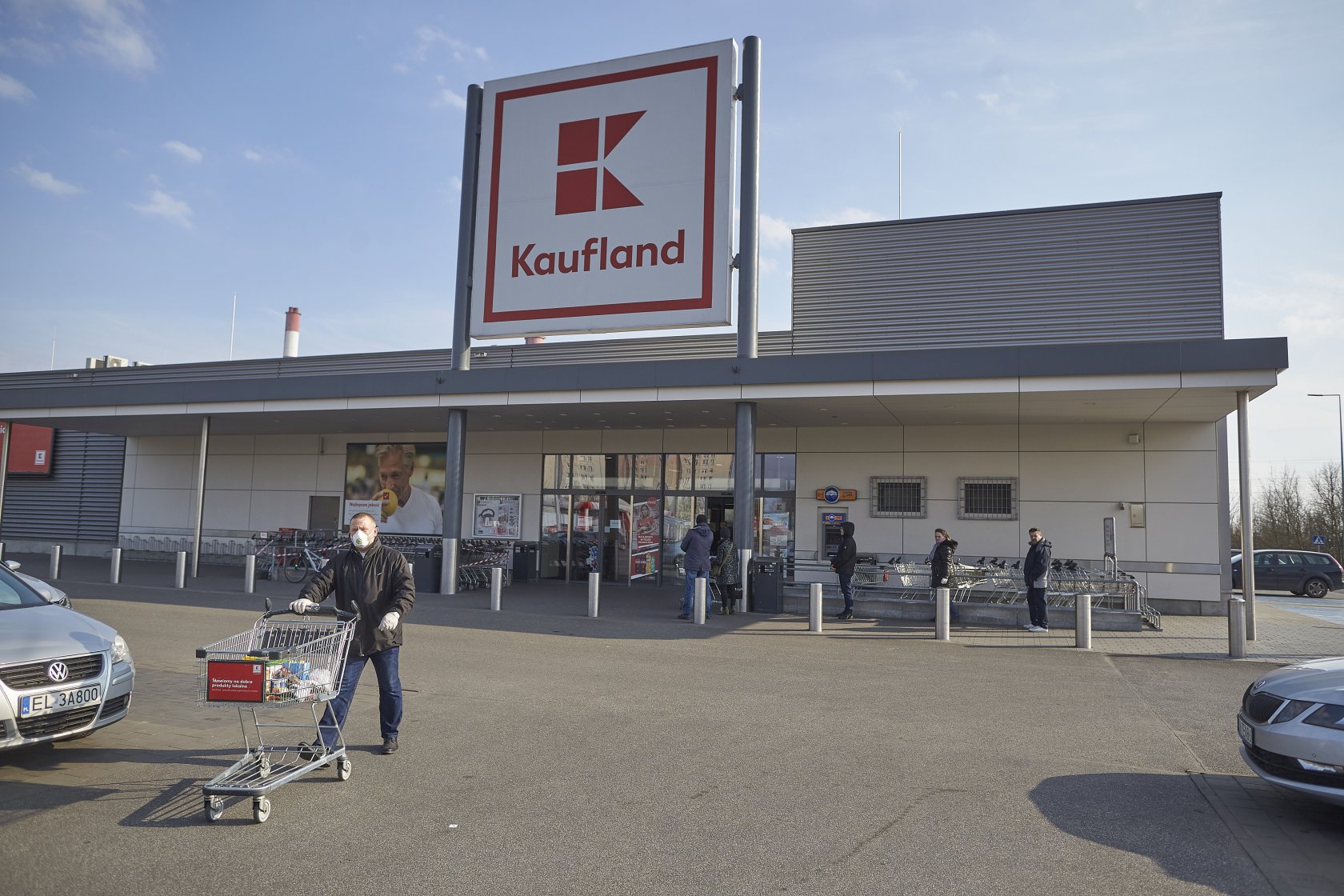 Kaufland wprowadza w polskich sklepach gotowe dania i mieszanki z owadów.