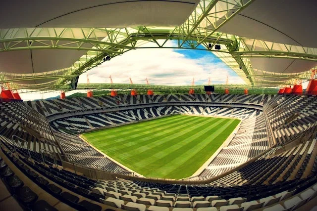Stadion Mbombela w Kapsztadzie. To tutaj rozgrywały się mecze Mundialu w 2010 roku. Na nim również są zainstalowane krzesła polskiej marki.