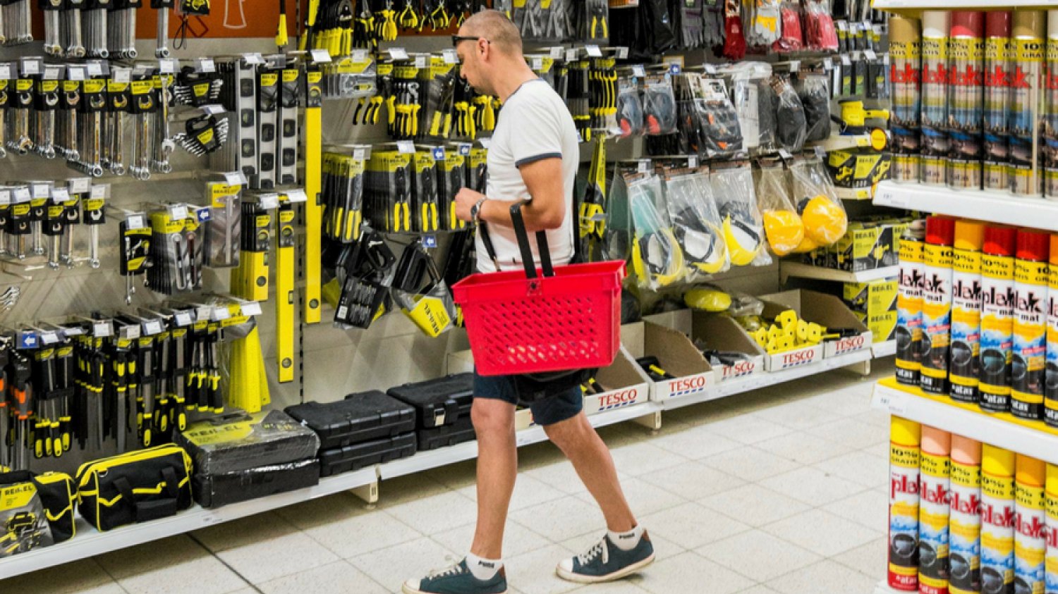 Tesco zamknęło od początku roku ponad 20 sklepów. Branża spekuluje, że sieć poszukuje chętnego na odkup biznesu w Europie Środkowej.
