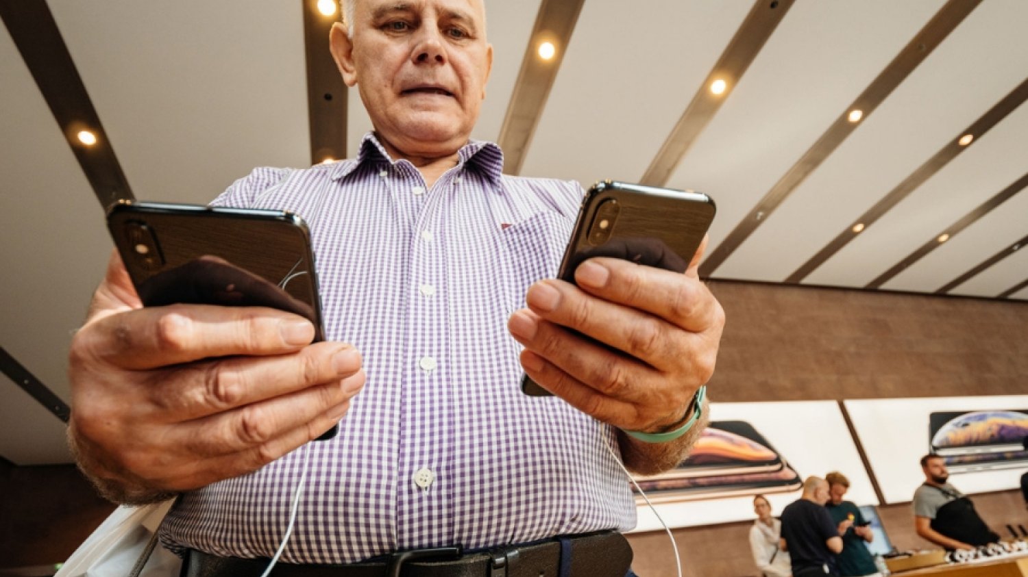 Z nieznanych przyczyn wielu właścicieli telefonów iPhone zostało odciętych od usług firmy takich jak iCloud czy Apple Music.