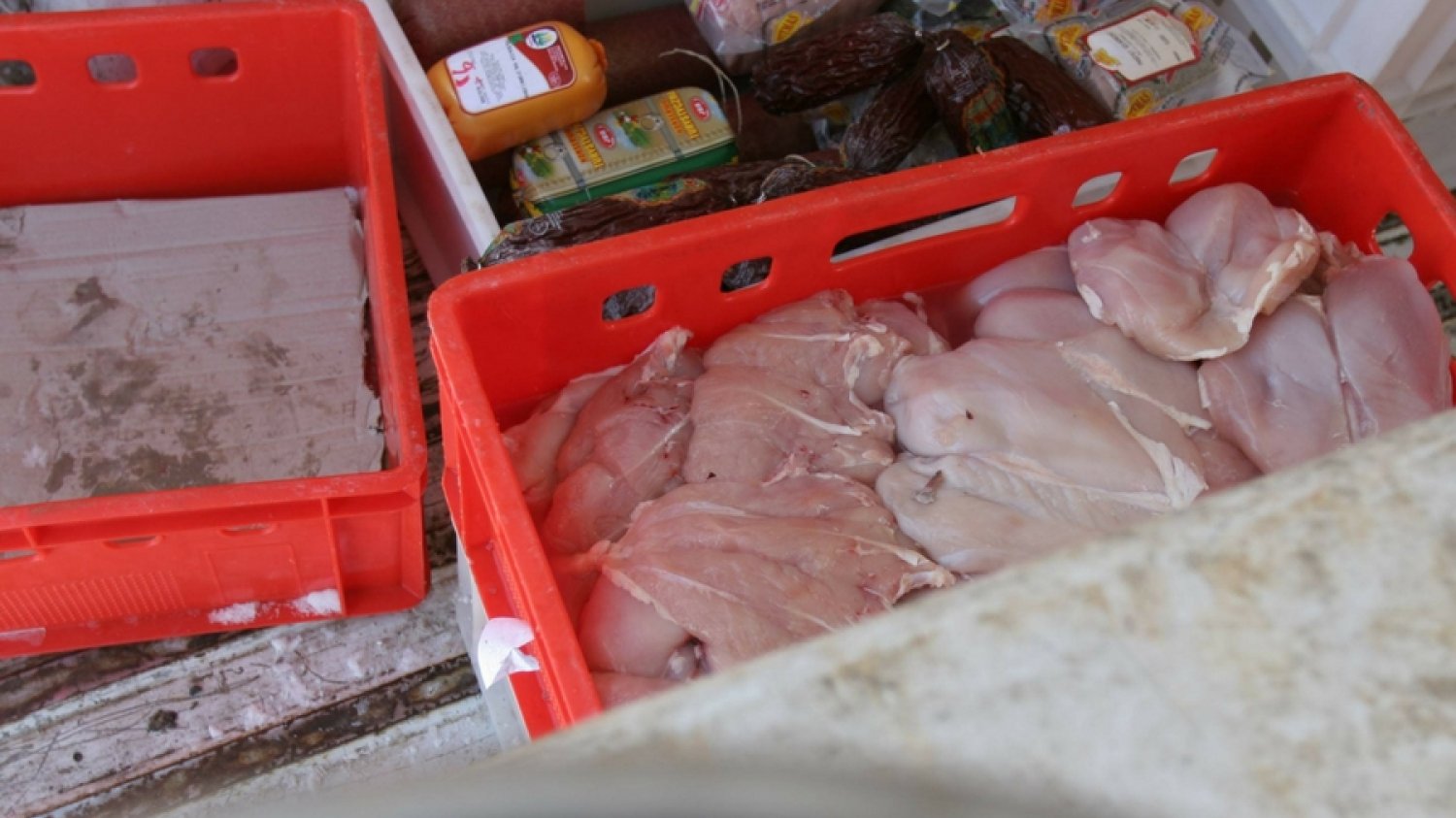 900 kilogramów skażonego fipronilem mięsa zdążyło trafić do rąk konsumentów.