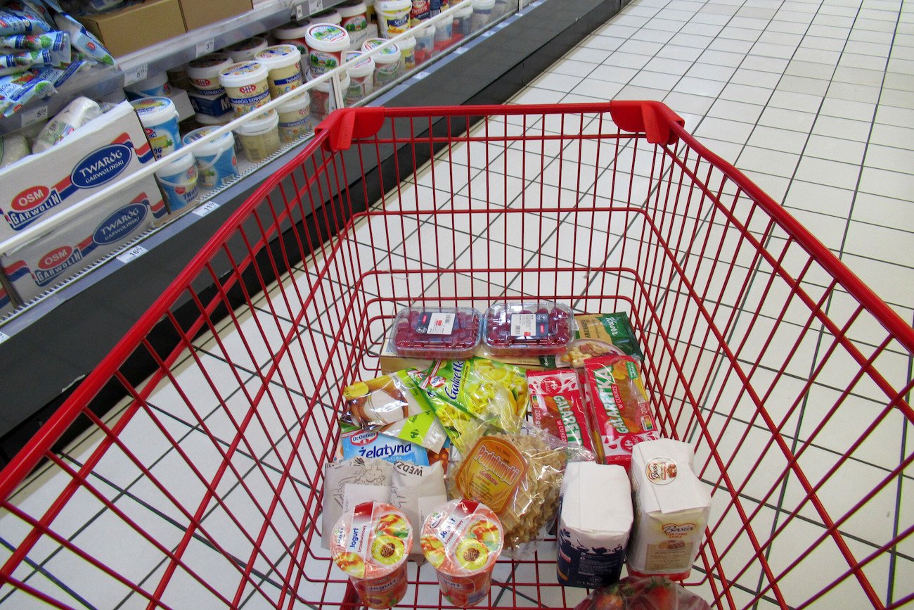 Auchan, Biedronka czy Lidl – gdzie jest najtaniej?