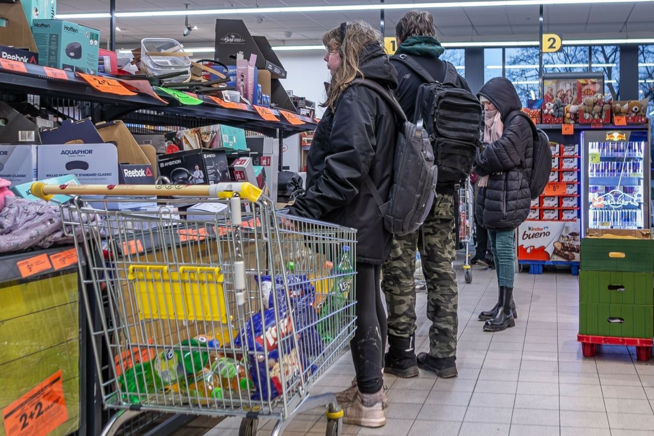 Chemia na promocji w Biedronce. Te popularne produkty kupisz taniej.