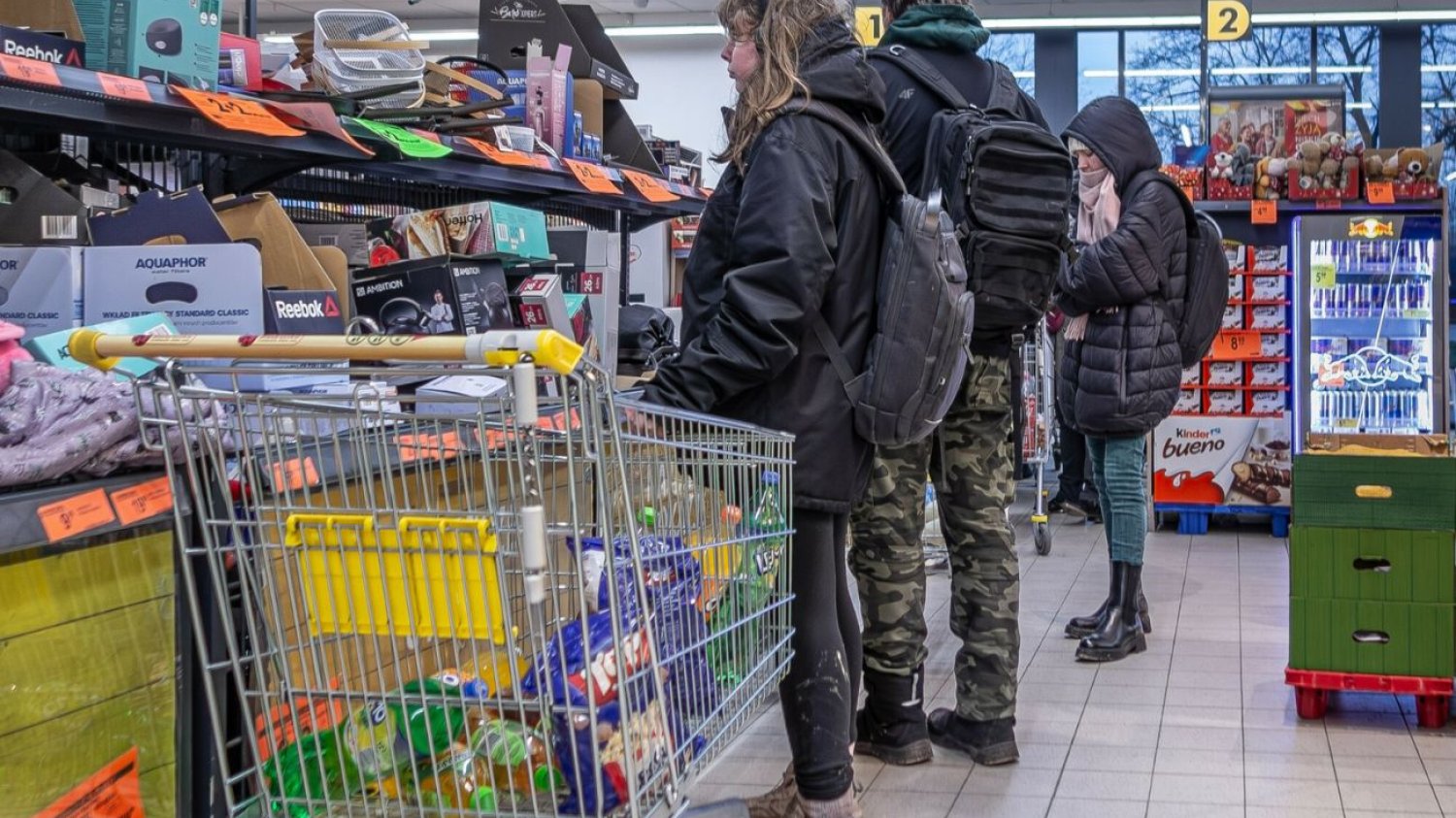 Biedronka zaszalała z tą okazję. Produkty niezbędne w każdym domu teraz w promocji. Chemia na promocji w Biedronce. Te popularne produkty kupisz taniej.