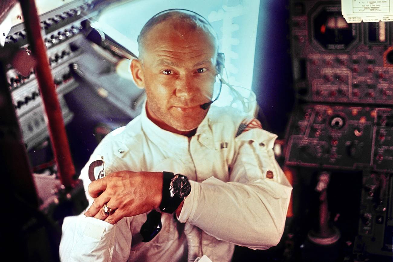 Buzz Aldrin w kurtce podczas misji Apollo 11