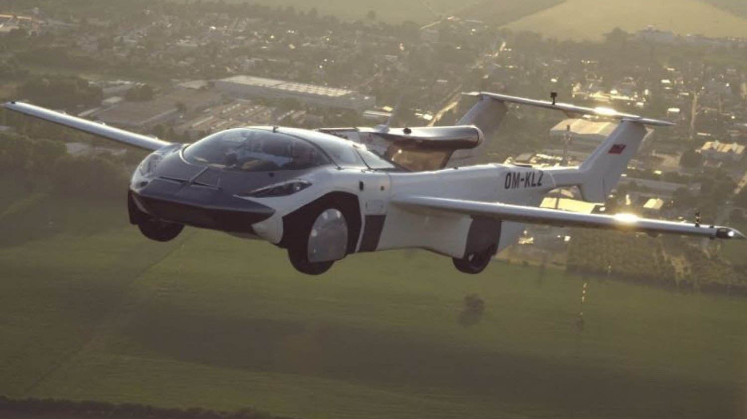 Słowacka firma z sukcesem przetestowała swój latający samochód AirCar.