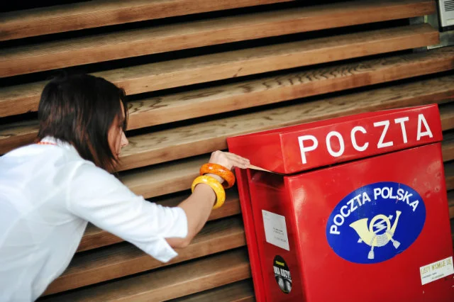 XXI wiek, ale gros pytających wciąż decyduje się na formę listowną