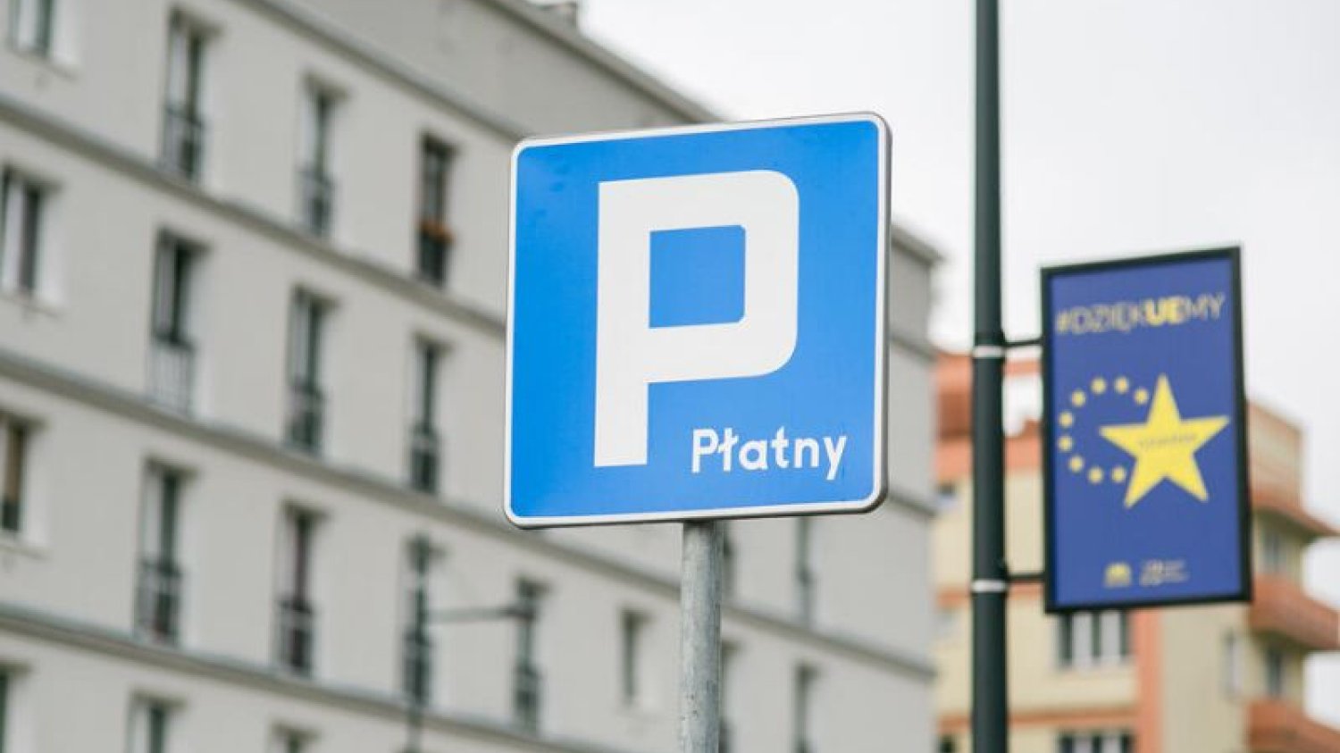 Czy parking będzie płatny w Wigilię i Boże Narodzenie? Znajdź swoje miasto na liście.