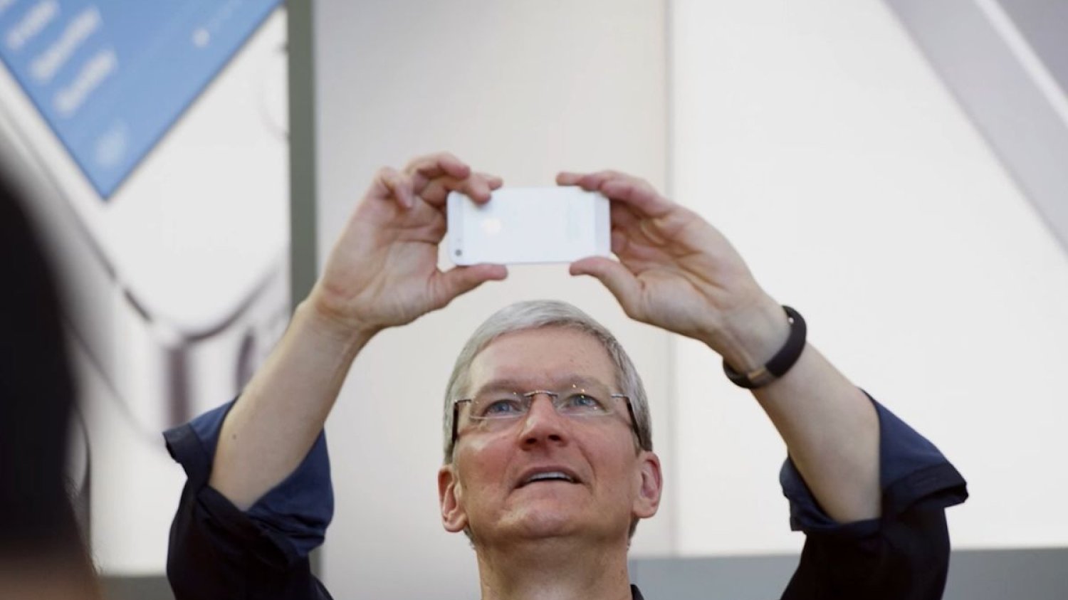 Tim Cook, CEO Apple, jest "bardzo optymistyczny odnośnie tego, co przyniesie świąteczny kwartał".
