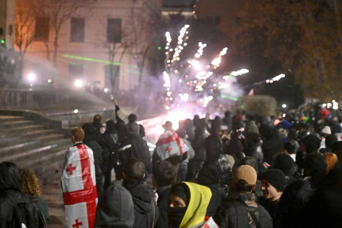 Gruzja, protest pod parlamentem.