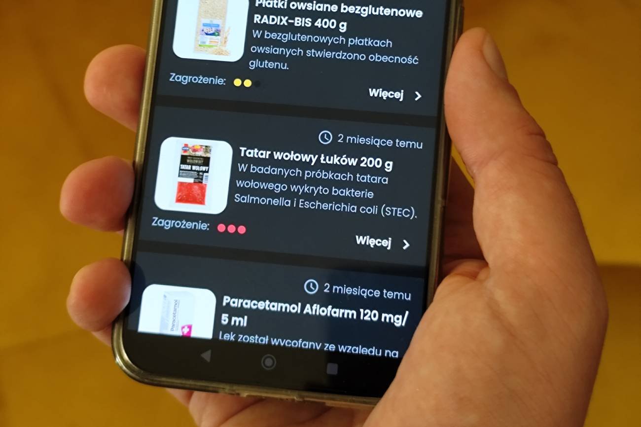 Darmowa aplikacja foodAlert ostrzega o wycofanych produktach.