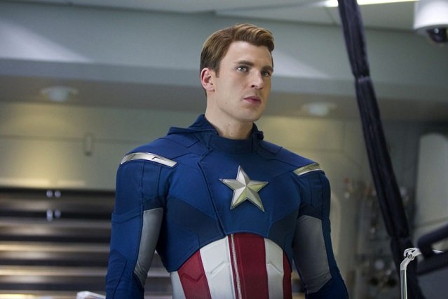 W filmowego Kapitana Amerykę z sukcesem wciela się aktor Chris Evans.