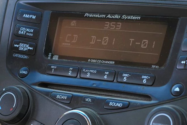 Jeśli auto jest składnikiem trwałym firmy - musimy płacić dodatkowy abonament radiowy za taki odbiornik.