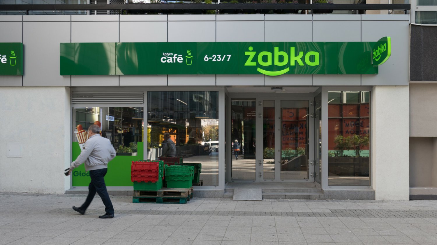 Kradzieże w sklepach Żabka – franczyzobiorcy opowiadają nam o stratach